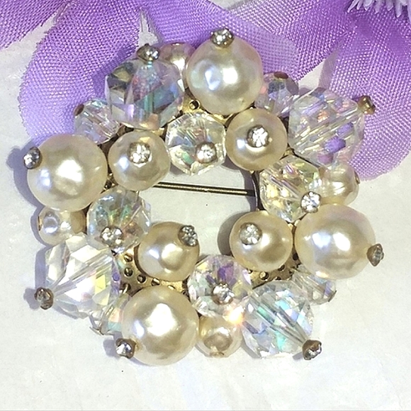 AURORA BOREALIS CRYSTAL & FAUX PEARL VINTAGE CIRCLE PIN - Picture 6 of 6